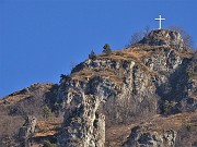 12 Zoom sulla croce del Monte Corno (1030 m)